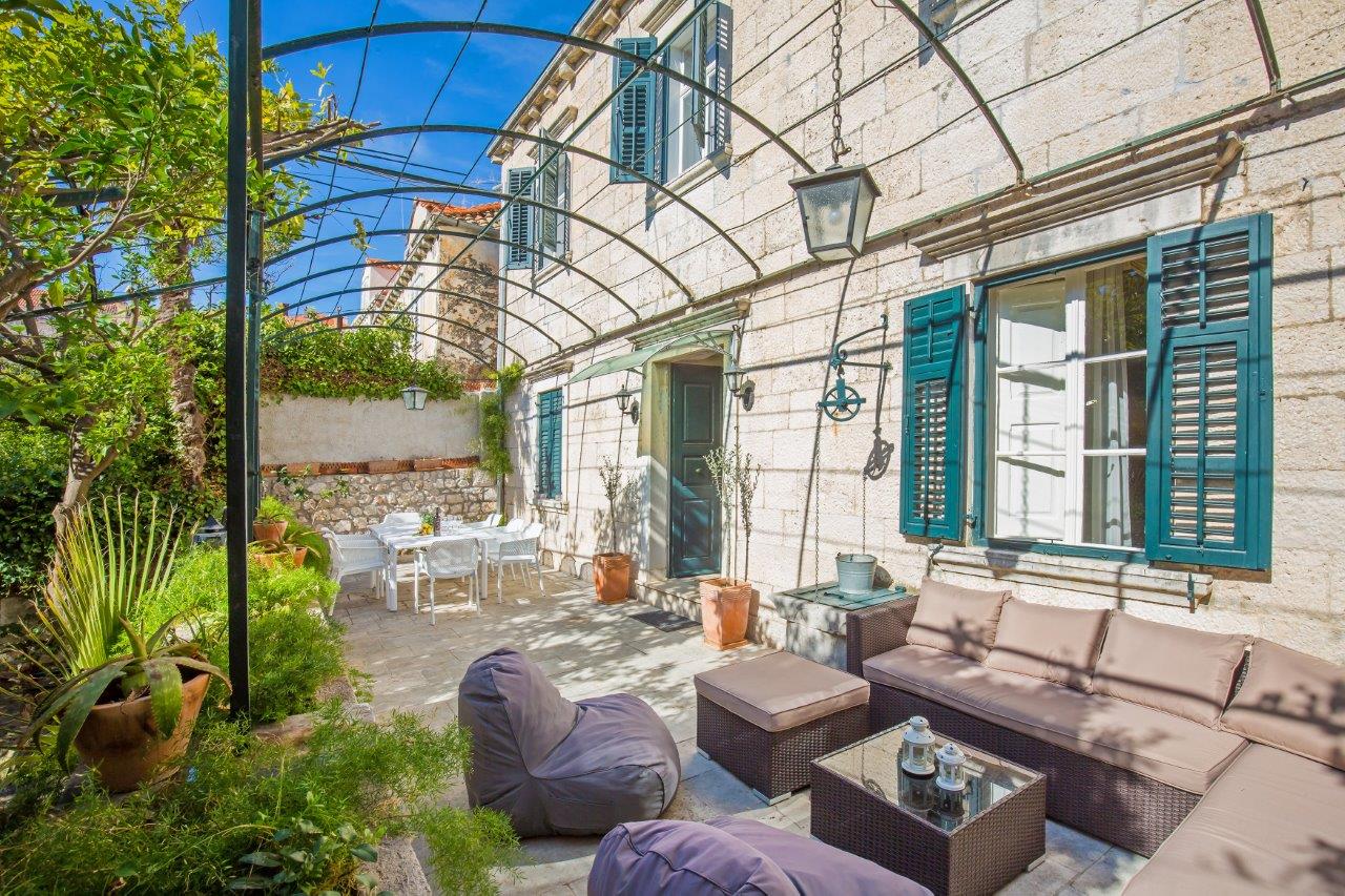 http://hotel-marcopolo.com/images/Live_sleep/Heritage_Villa_West_Gate/stipe_003.jpg